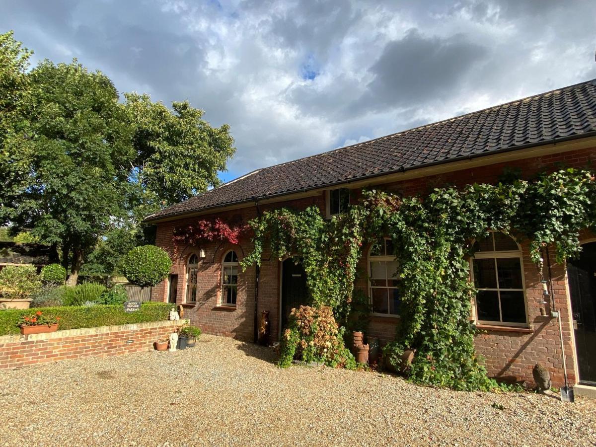 Betsey Trotwood. Historic Stylish 2-Bed Cottage. Blundeston Exterior foto